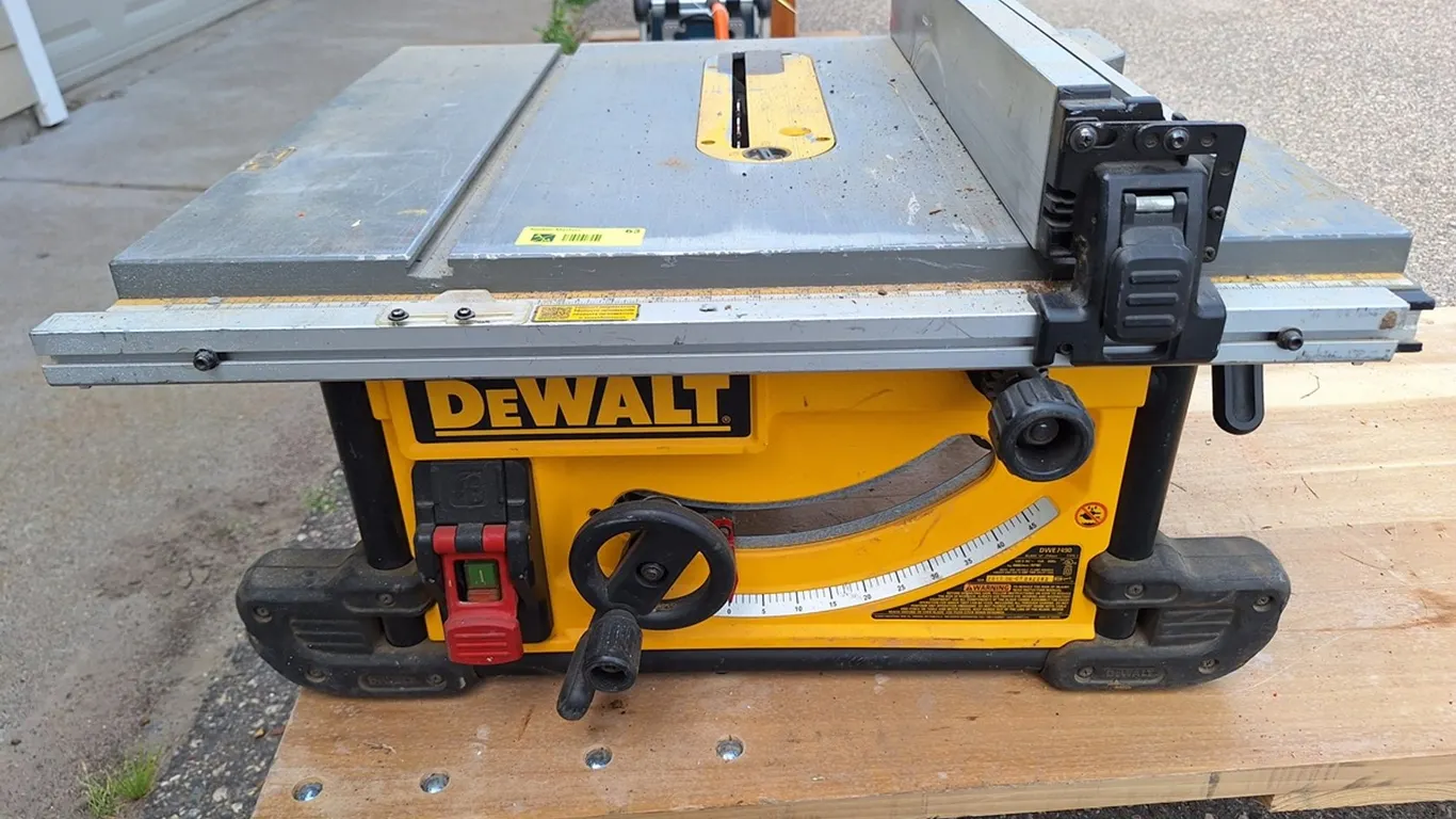 Dewalt DWE7490 10" Table Saw