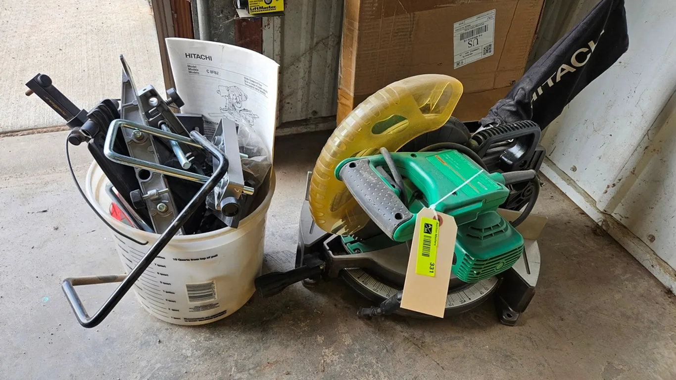 Hitachi 10" Compound Miter Saw, Model C10FCE2, Assorted Accessories