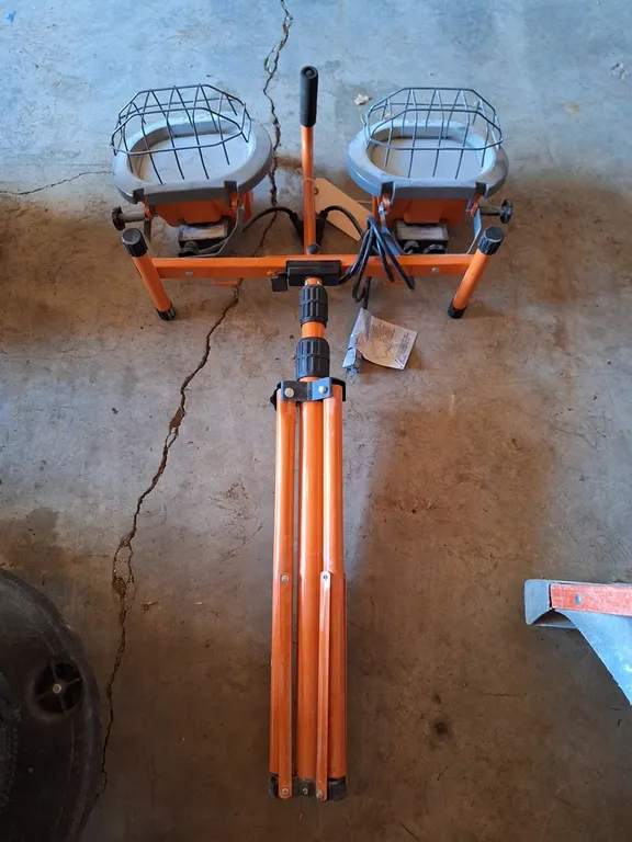 Dual Halogen Work Light on Stand