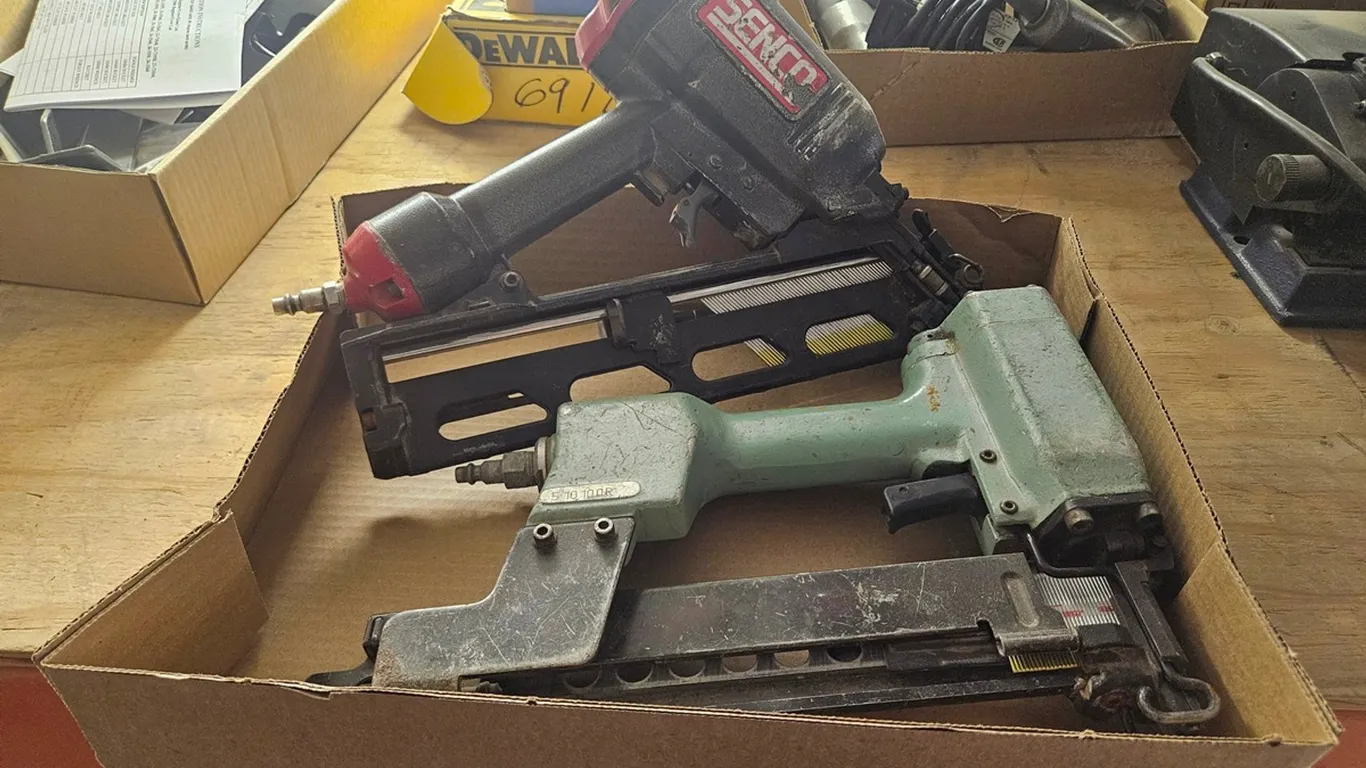 2 Pneumatic Nailers