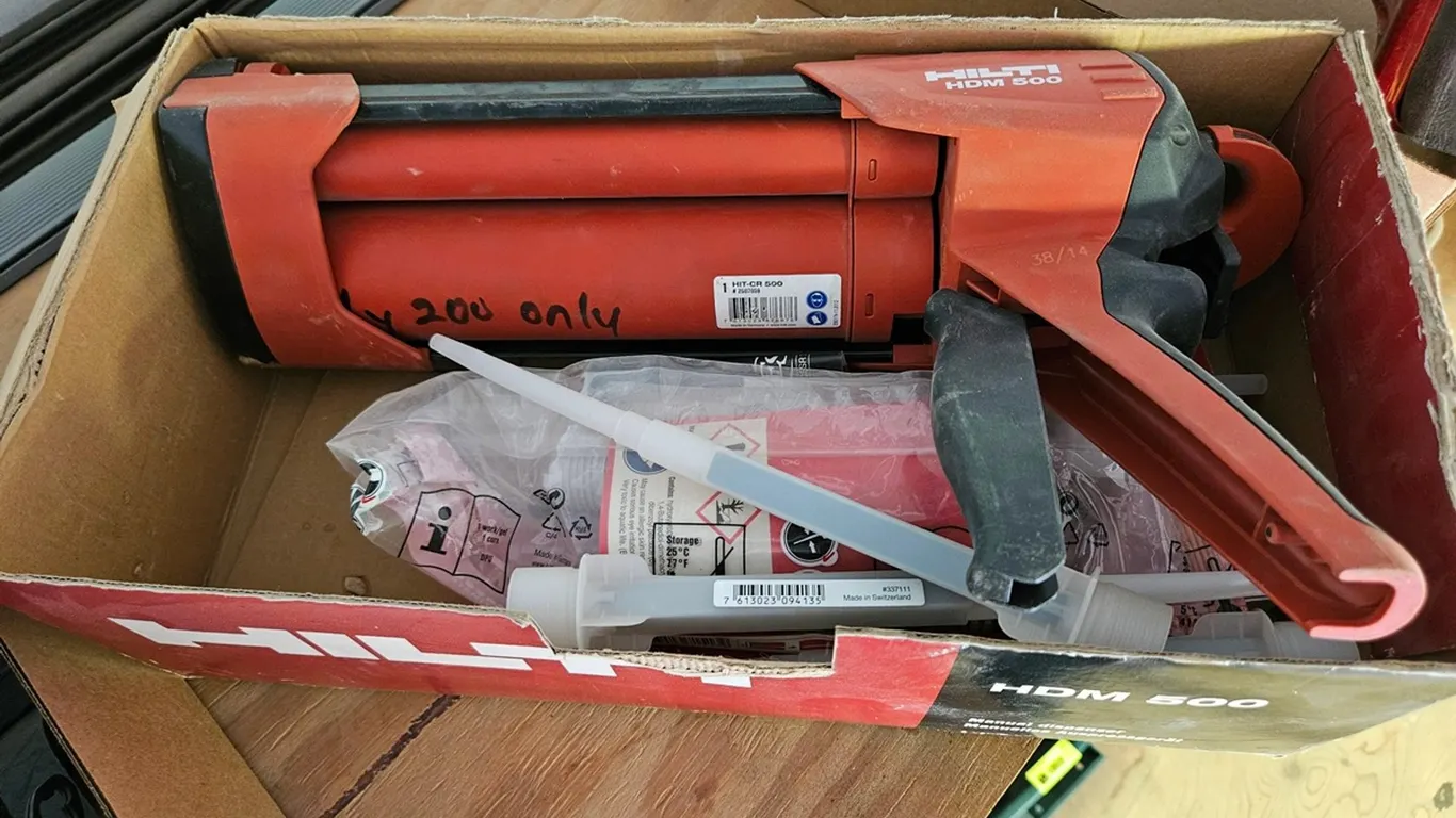 Hilti HDM500 Caulking Gun