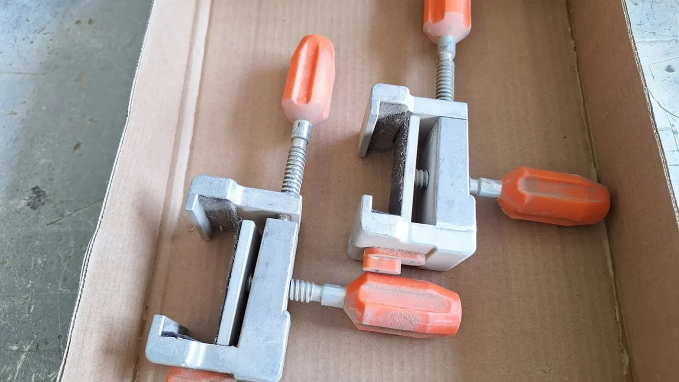 2 Clamps