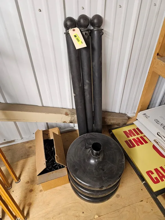 3 Poly Fence Posts with Poly Chain