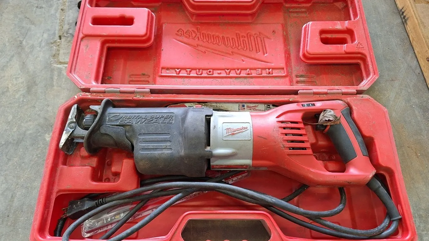 Milwaukee Sawzall, Cat #5538-21