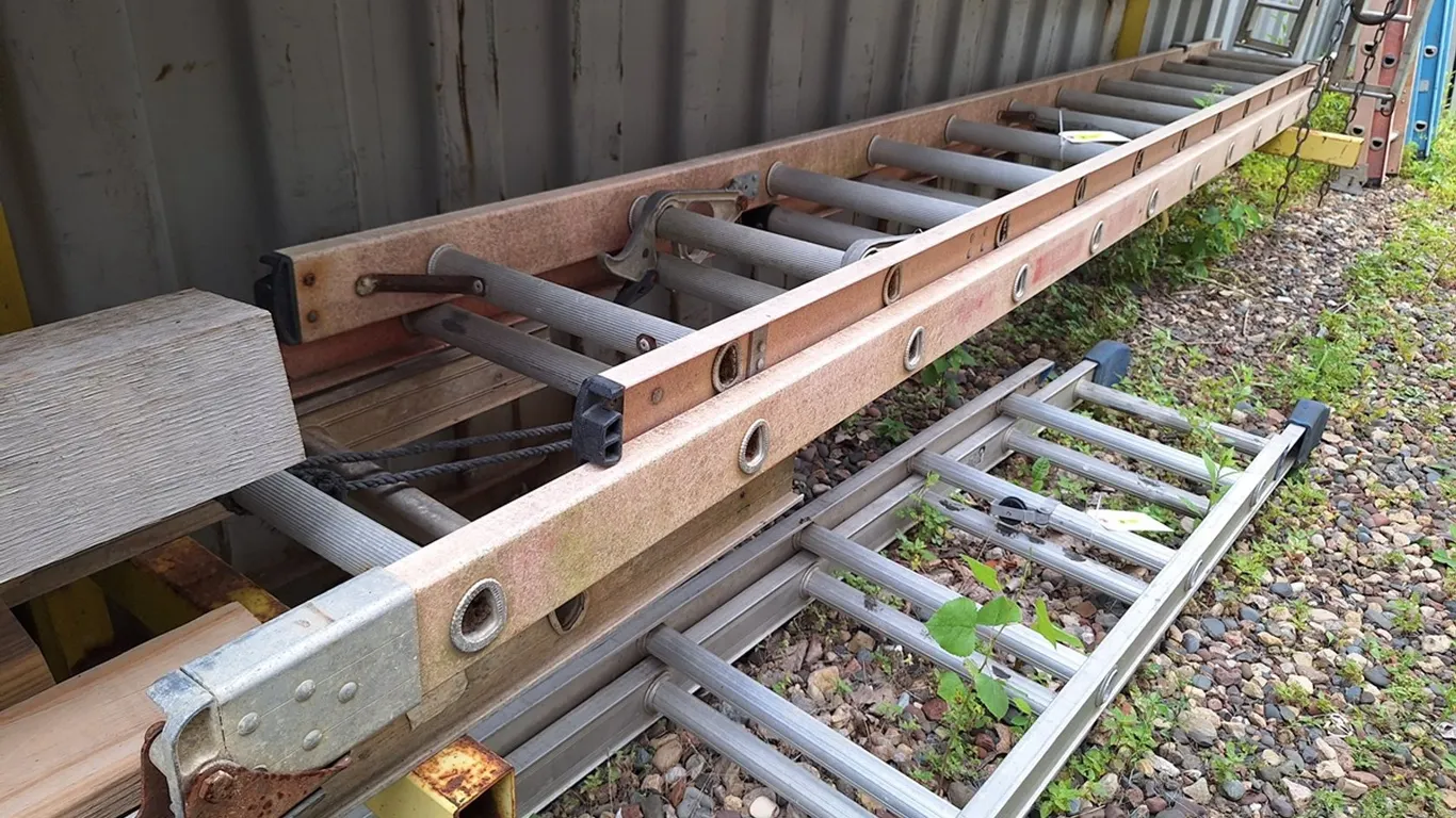 Fiberglass 24' Extension Ladder