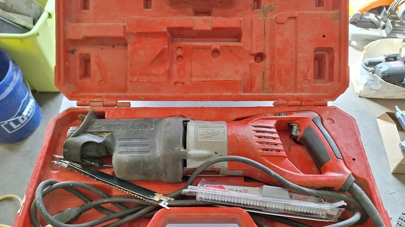 Milwaukee Super Sawzall, Cat #6538-21