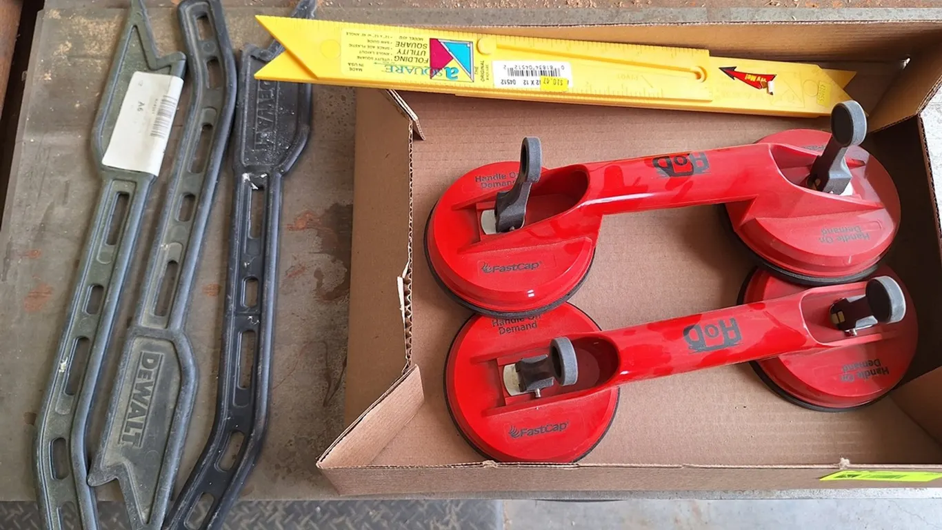 2 Fastcap Handle on Demand, More