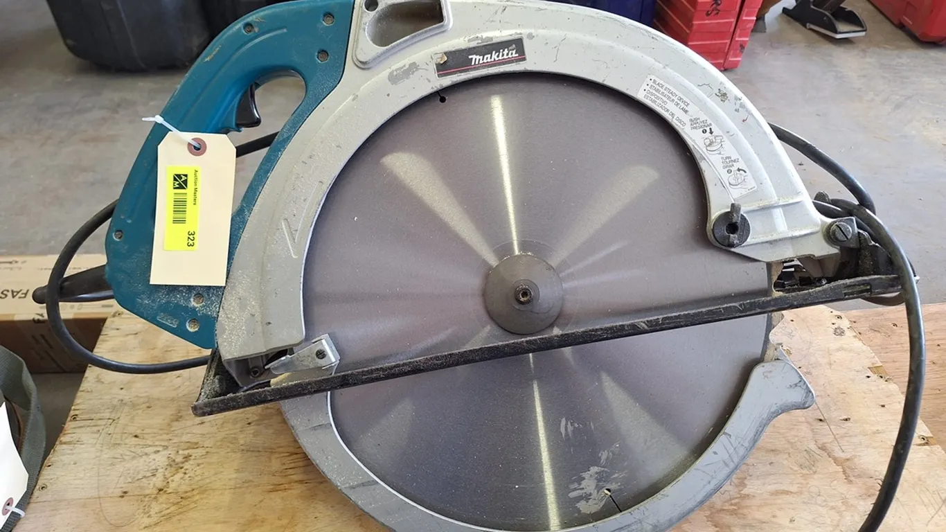 Makita 16 5/16" Saw, Model 5402NA