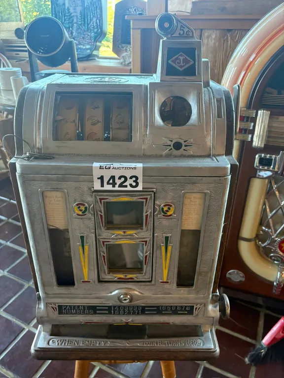 VINTAGE 5 CENT SLOT MACHINE