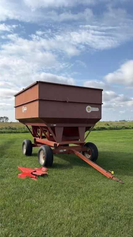 Unverferth 275 grain wagon