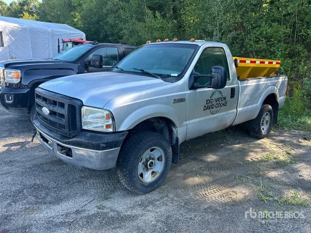 2006 Ford F-350 XL 4x4 Pickup