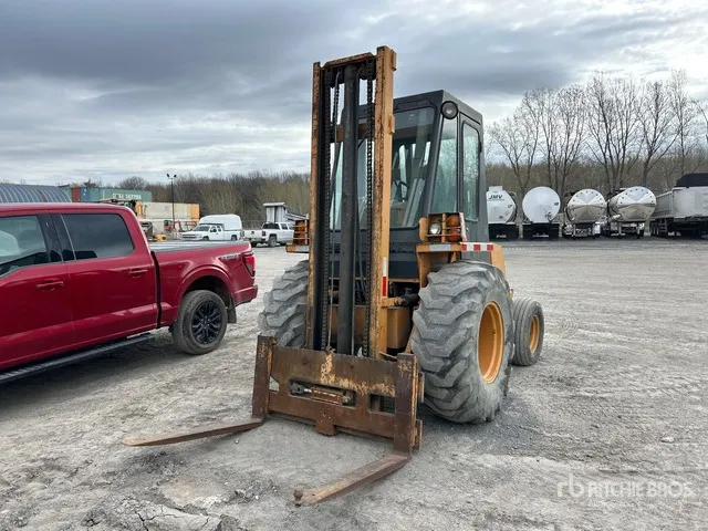 1977 Case 586 6000 lb 4x2 Rough Terrain Forklift