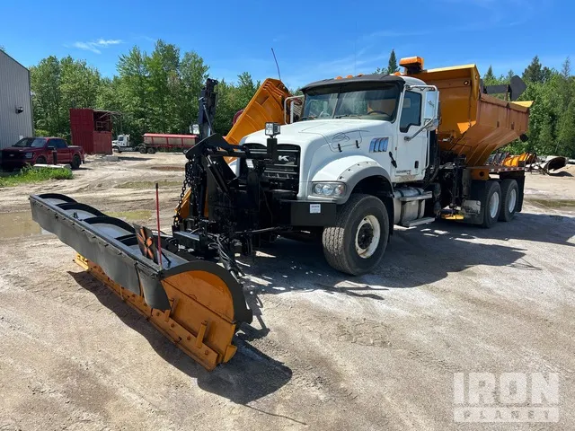 2014 Mack GU433 6x4 Snow Plow Truck