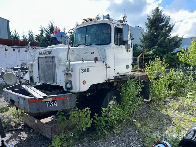 1988 Mack DMM6866EX 6x6 Cab and Chassis (Inoperable)