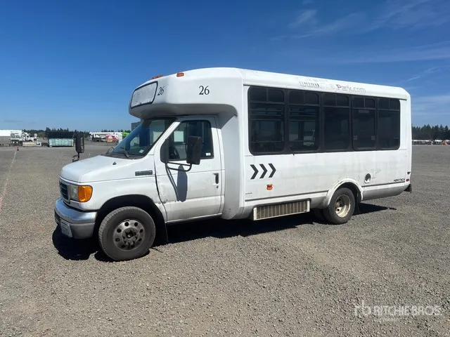 2006 Ford E-350 4x2 14-Seat Bus