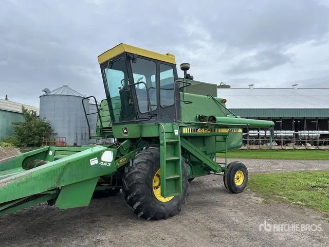 1984 John Deere 4420 Combine Harvester