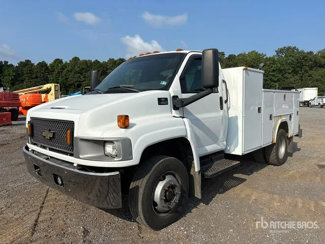 2005 Chevrolet C4500 4x2 Utility Truck