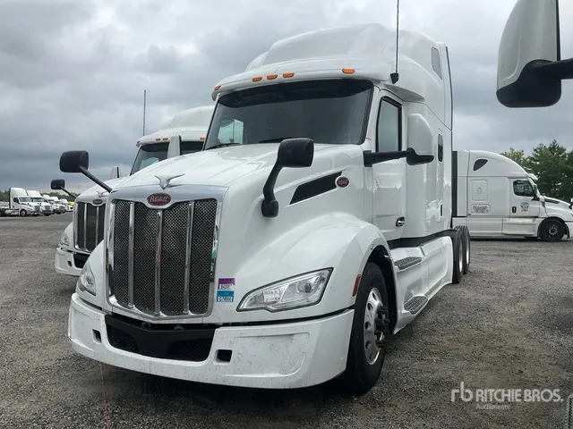 2022 Peterbilt 579 6x4 T/A Sleeper Truck Tractor