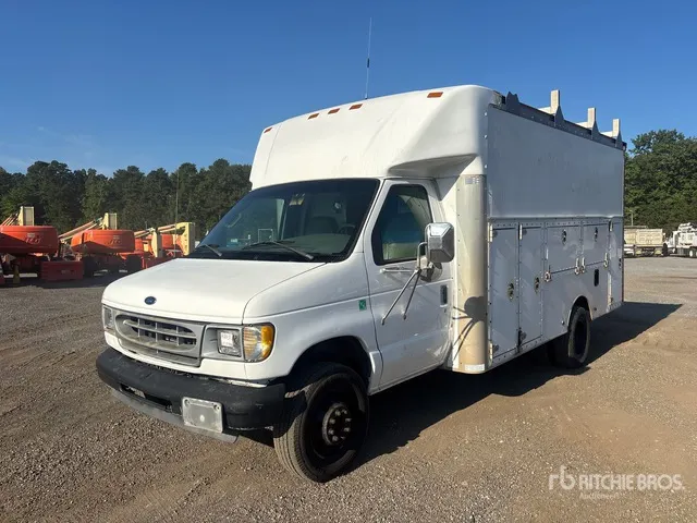 2002 Ford E-450 4x2 Utility Truck