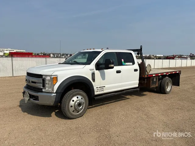 2017 Ford F-550 XLT 4x4 Crew Cab Flatbed Truck
