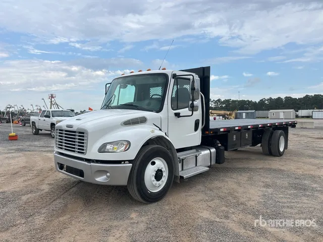 2015 Freightliner M2 106 4x2 Flatbed Truck