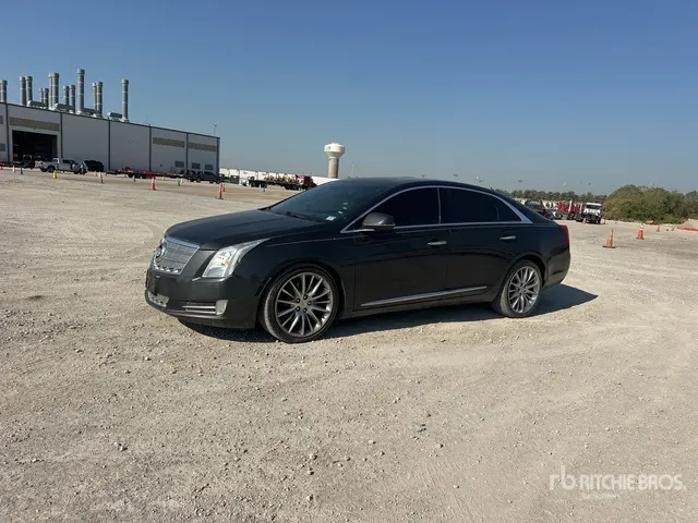 2013 Cadillac XTS Platinum Automobile