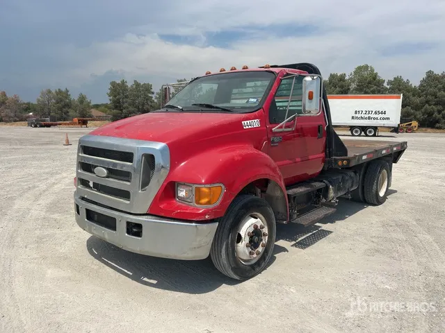 2007 Ford F-650 4x2 Flatbed Truck