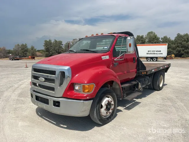 2007 Ford F-650 4x2 Flatbed Truck