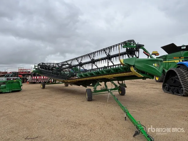 2022 John Deere HD45R 45 ft Hinged Rigid Draper Combine Header