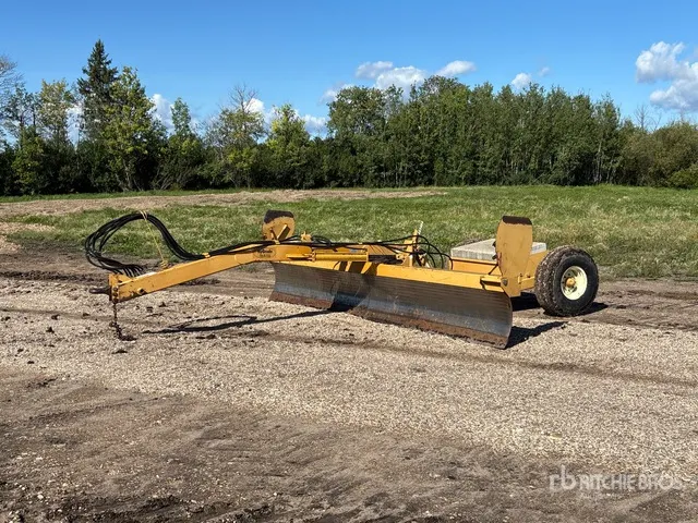 2011 HyGrade 1600RS 16 ft Pull Grader