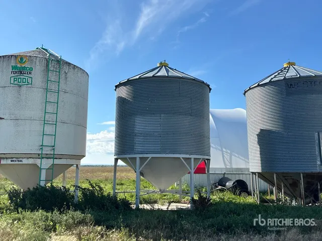 Westeel-Rosco 144 +/- 1700 bu 4 Ring Hopper Grain Bin