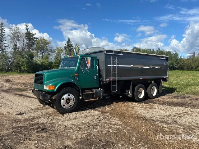 1996 International 4900 6x4 Grain Truck