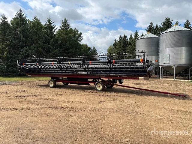 2008 MacDon D50 35 ft Draper Combine Header