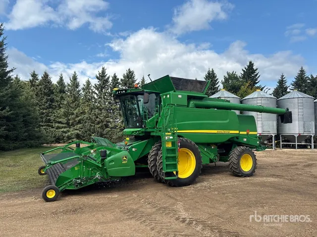 2013 John Deere T670 Combine Harvester