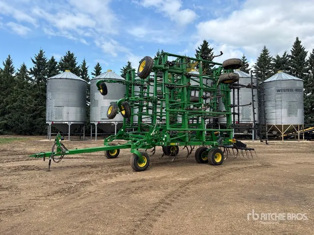 2014 John Deere 2410 54 ft Chisel Plow
