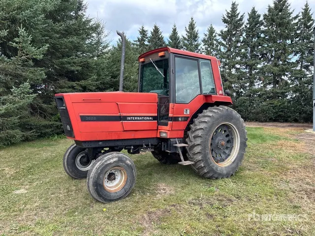 1984 International 3688 2WD Tractor