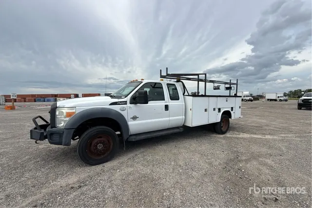 2014 Ford F-450 4x2 Extended Cab Utility Truck