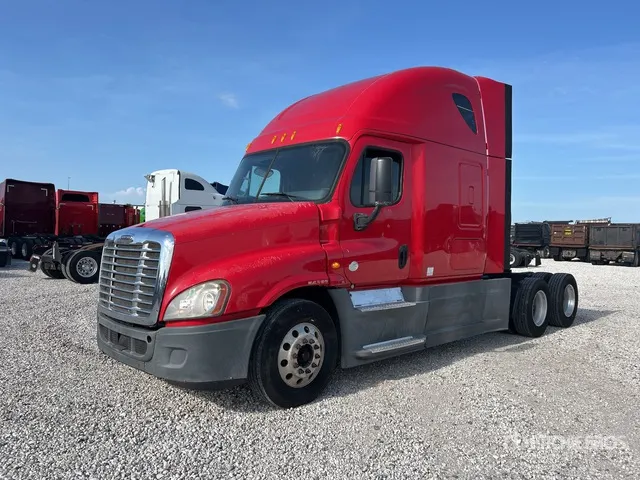 2014 Freightliner Cascadia 125 6x2 T/A Sleeper Truck Tractor (Glider Kit)