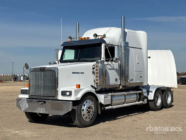 2005 Western Star 4900FA 6x4 T/A Sleeper Truck Tractor