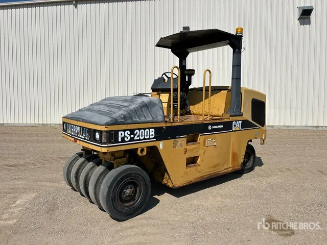 Cat PS-200B 9 Wheel Pneumatic Roller
