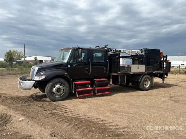 2007 International 4300 4x2 Crew Cab Utility Truck