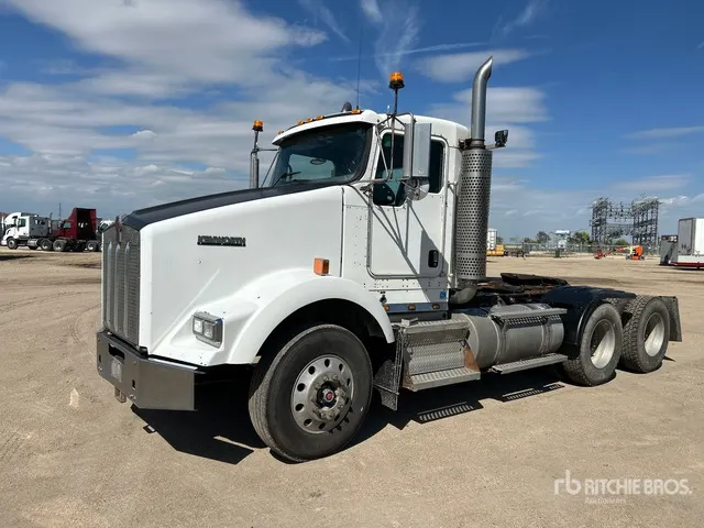 2007 Kenworth T800 6x4 T/A Day Cab Truck Tractor