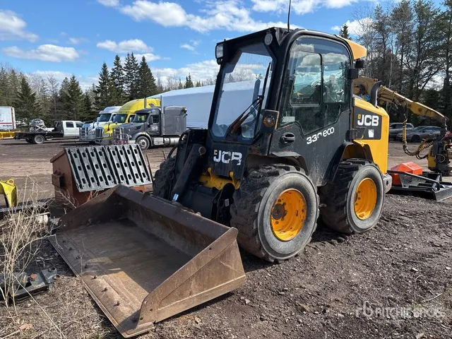 2015 JCB 330 Skid Steer Loader