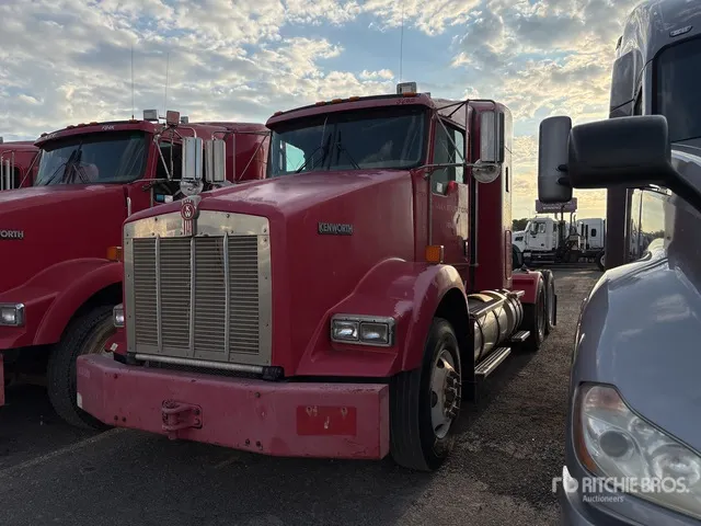 2012 Kenworth T800 6x4 T/A Sleeper Truck Tractor (Inoperable)