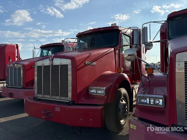 2012 Kenworth T800 6x4 T/A Sleeper Truck Tractor (Inoperable)