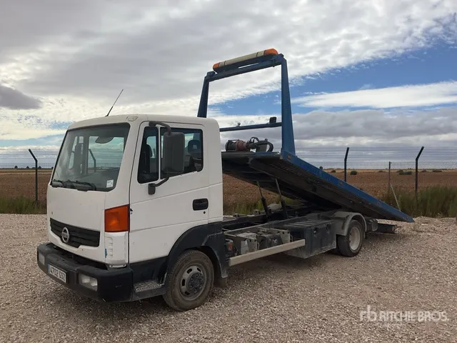 2010 Nissan Atleon TK3.56 4x2 Car Carrier Truck
