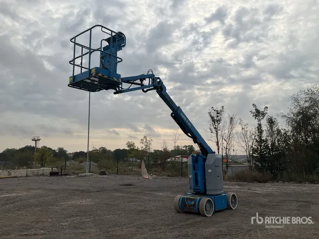 2014 Genie Z30/20 2WD Electric Articulating Boom Lift