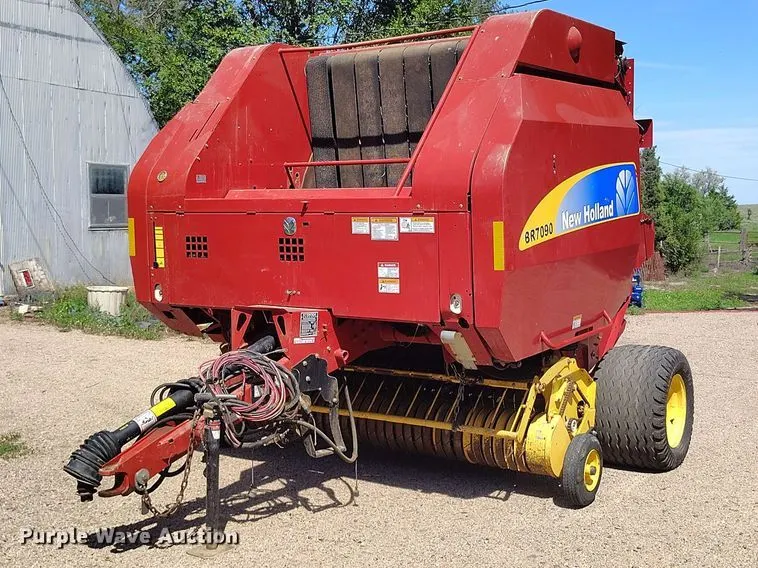 New Holland BR7090 round baler