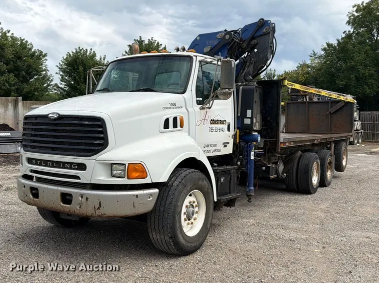 2004 Sterling L9500 crane truck