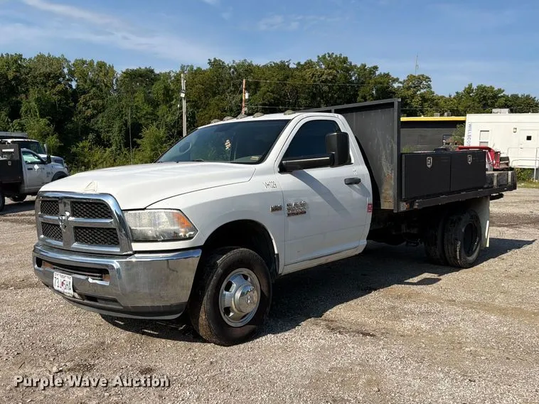 2016 RAM 3500 flatbed pickup truck